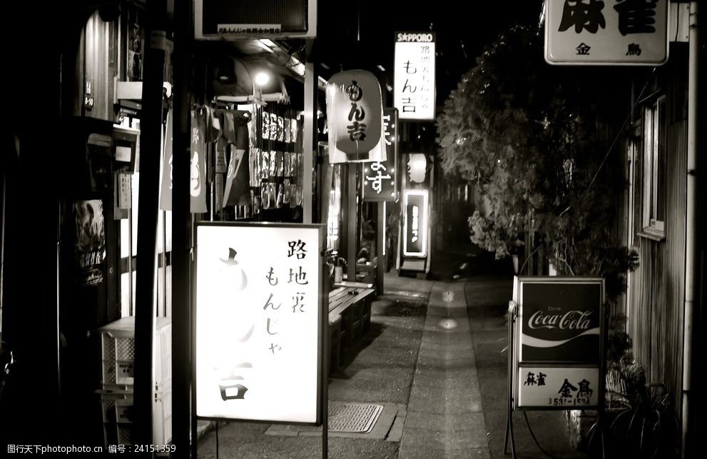 日本风情古街黑白