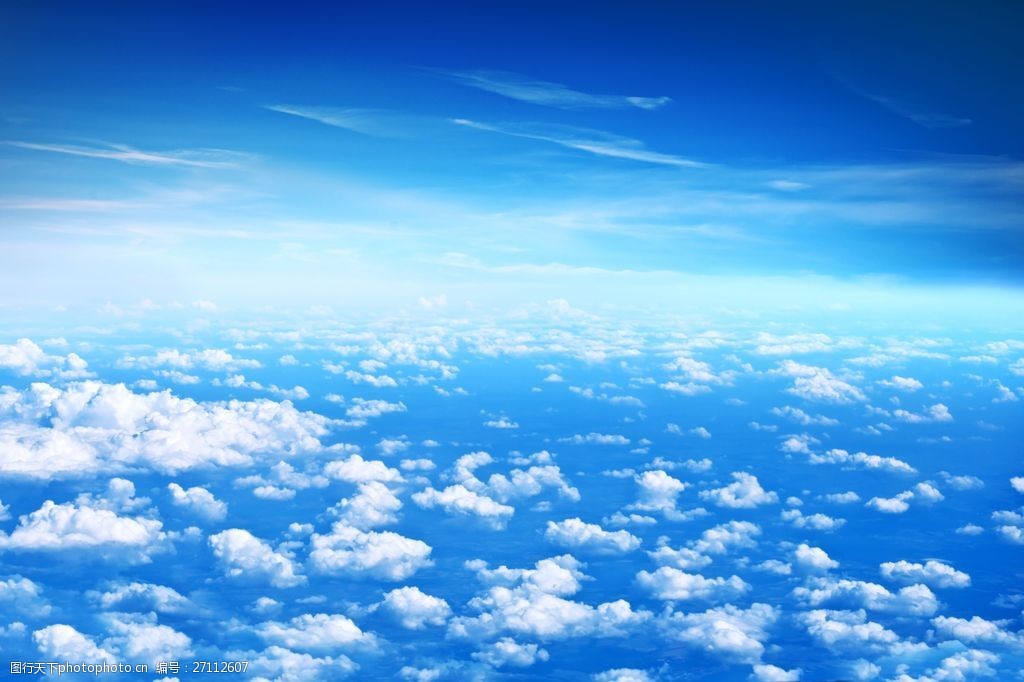 关键词:蓝色天空高清图片素材 蓝色天空 天空白云 淡蓝色 唯美天空