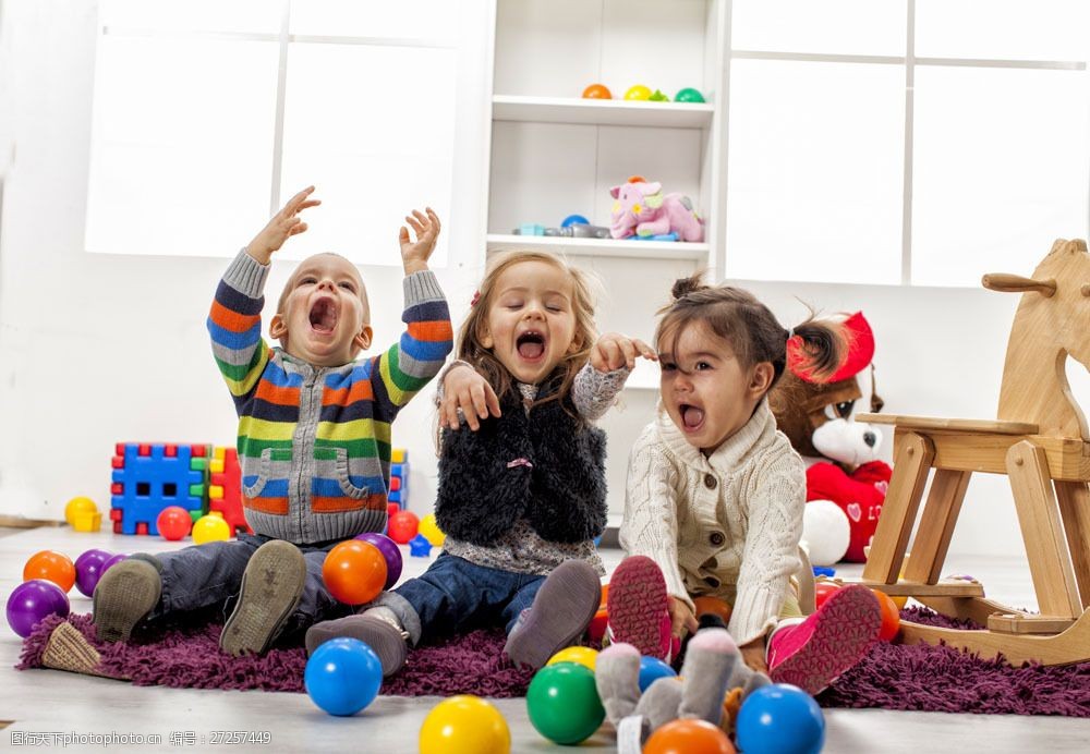 关键词:开心的孩子图片素材 儿童 孩子 外国孩子 开心 坐着 玩具 木马