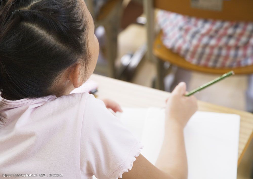 快乐儿童 小女孩 做作业 女生 小学 孩子 学生 同学 学校 校园 教学