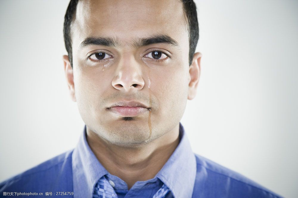 哭泣的男人图片