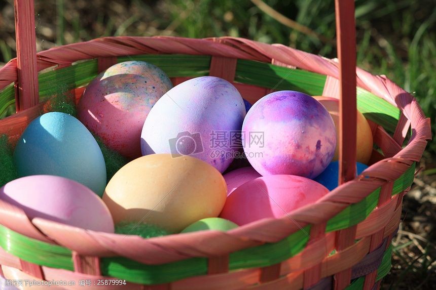 关键词:篮子中的彩蛋 彩蛋 鸡蛋 粉色 紫色 篮子 绿色 红色 jpg