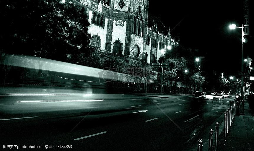 关键词:忙碌的城市 黑白 怀旧      忙碌 夜景     红色 jpg