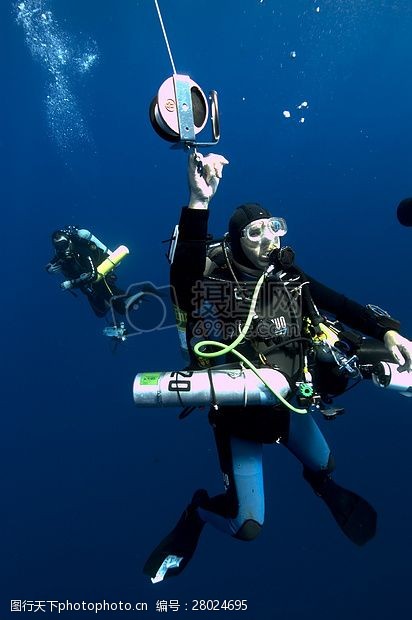 水中的潜水者 海 海洋 水 潜水员 跳水 水下 游泳水中 蓝色 眼镜