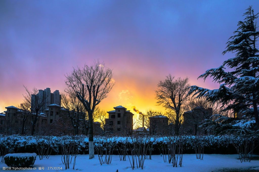 黄昏城市雪景图片