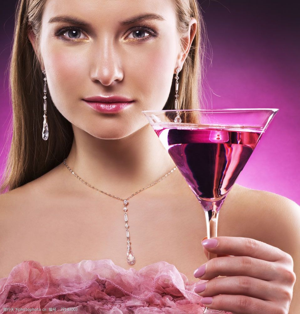 关键词:手拿高角杯的美女图片素材 手拿 高角杯 美女 人物 红酒 美女