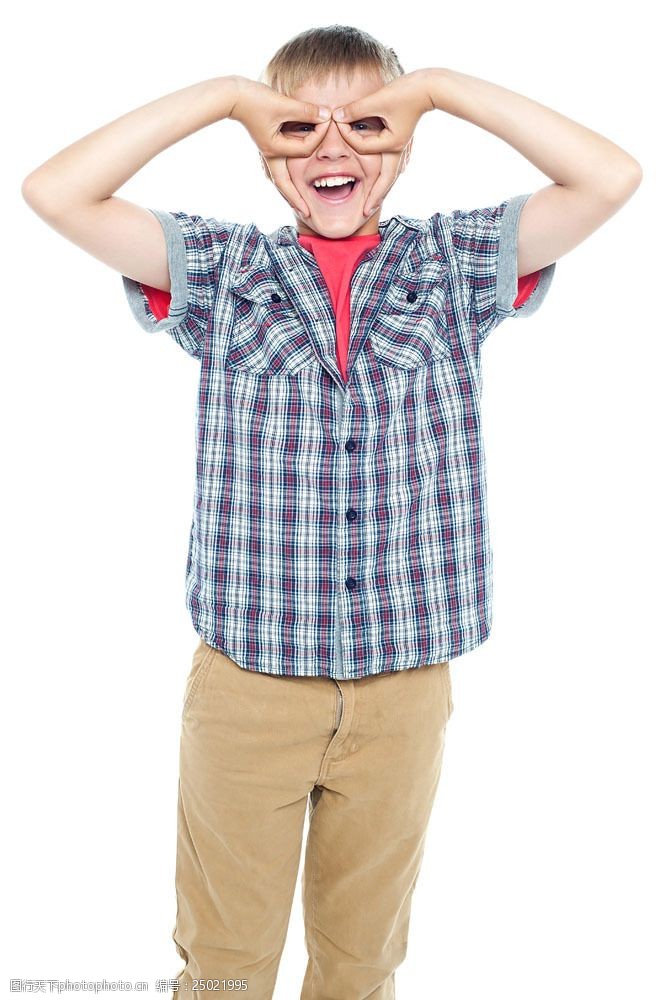 眼睛手势的男孩图片