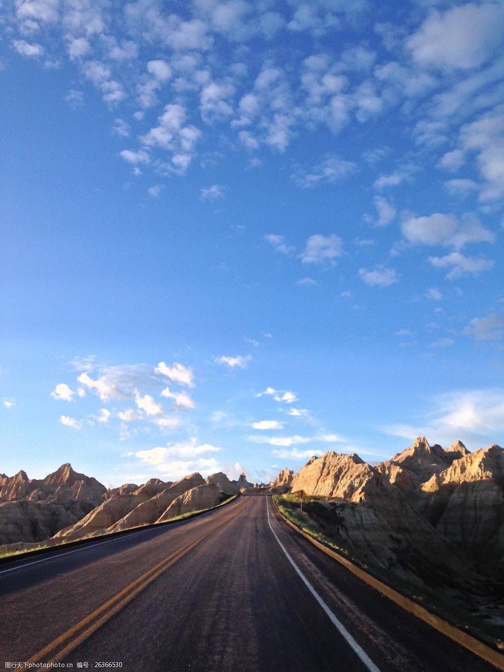 关键词:高清山区公路风景图片素材下载 景 风光 蓝天 天空 云彩