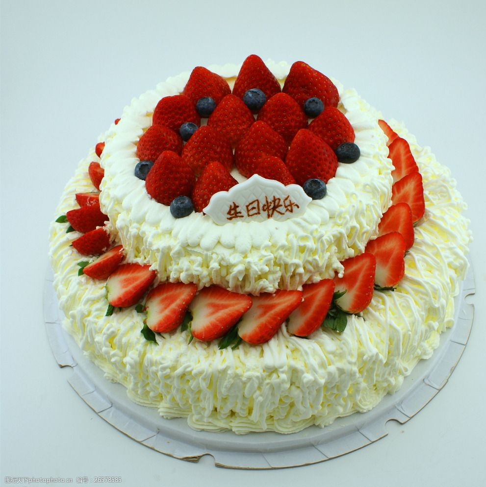 双层草莓鲜奶蛋糕图片