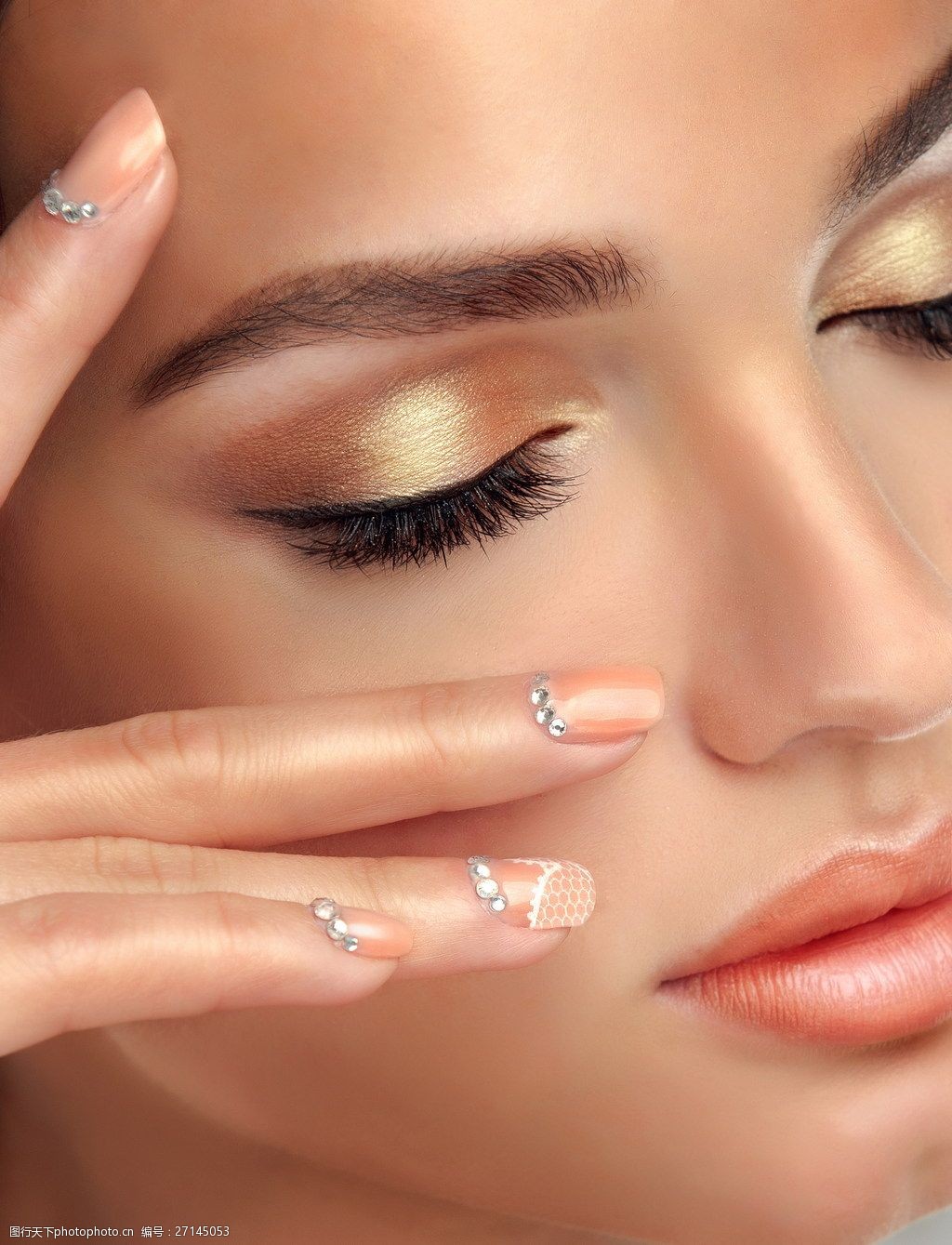 漂亮眼妆美女图片