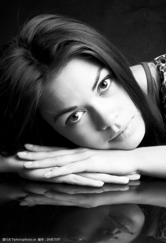 时尚美女黑白艺术照图片图片-图行天下图库