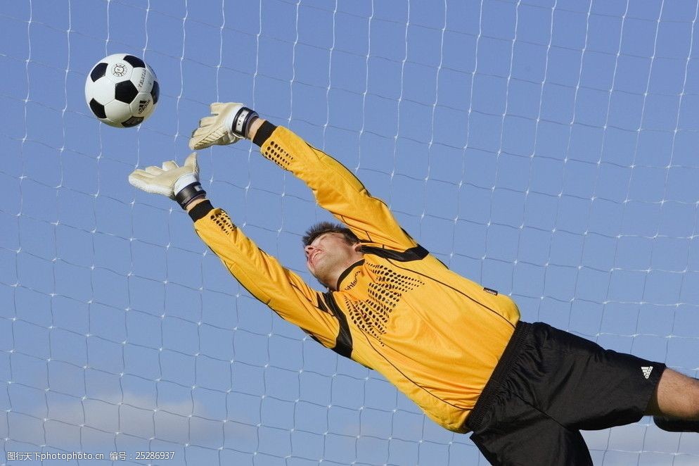 关键词:足球运动员 姿势 体育场地 体育运动 文化艺术 摄影 350dpi