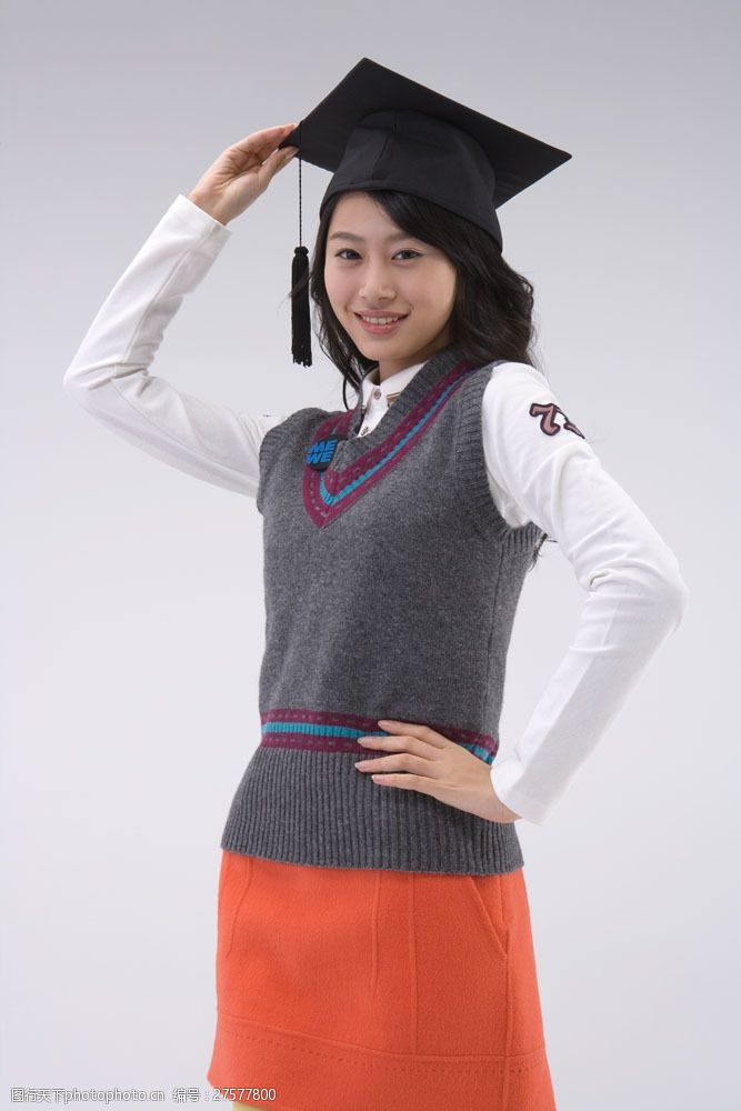 戴着博士帽的开心女孩图片图片