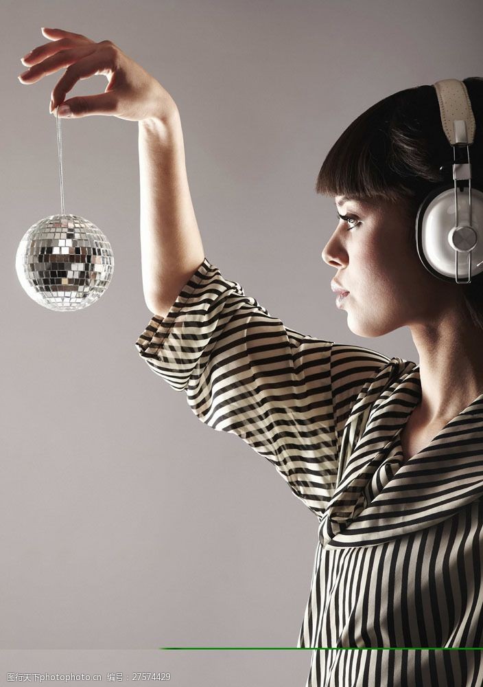 设计图库 高清素材 人物 关键词:听音乐的外国美女图片素材 时尚女人