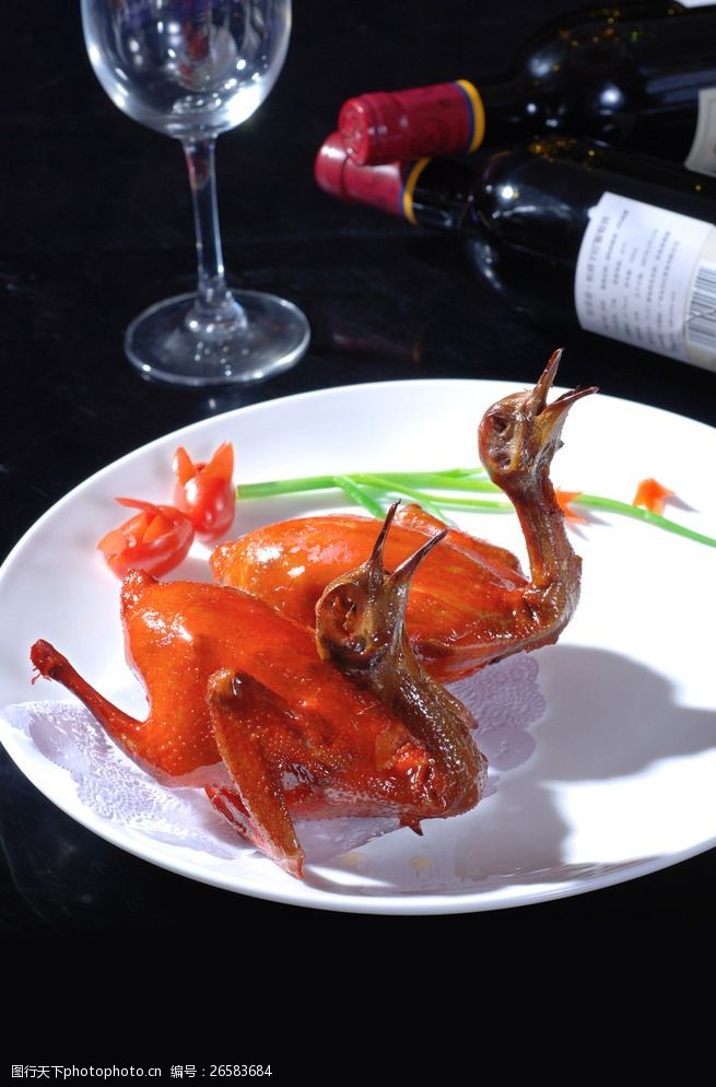 红烧脆皮乳鸽图片