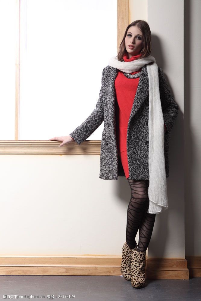 围围巾的时尚美女图片