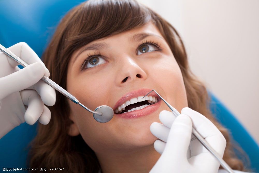 治疗牙齿的美女图片