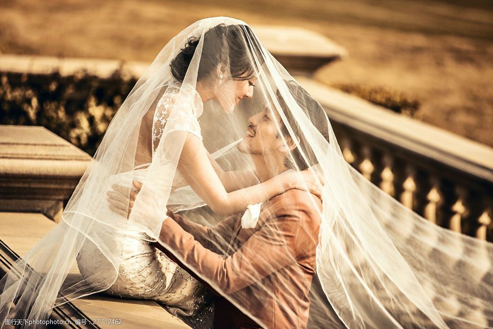 披着头纱的新人图片