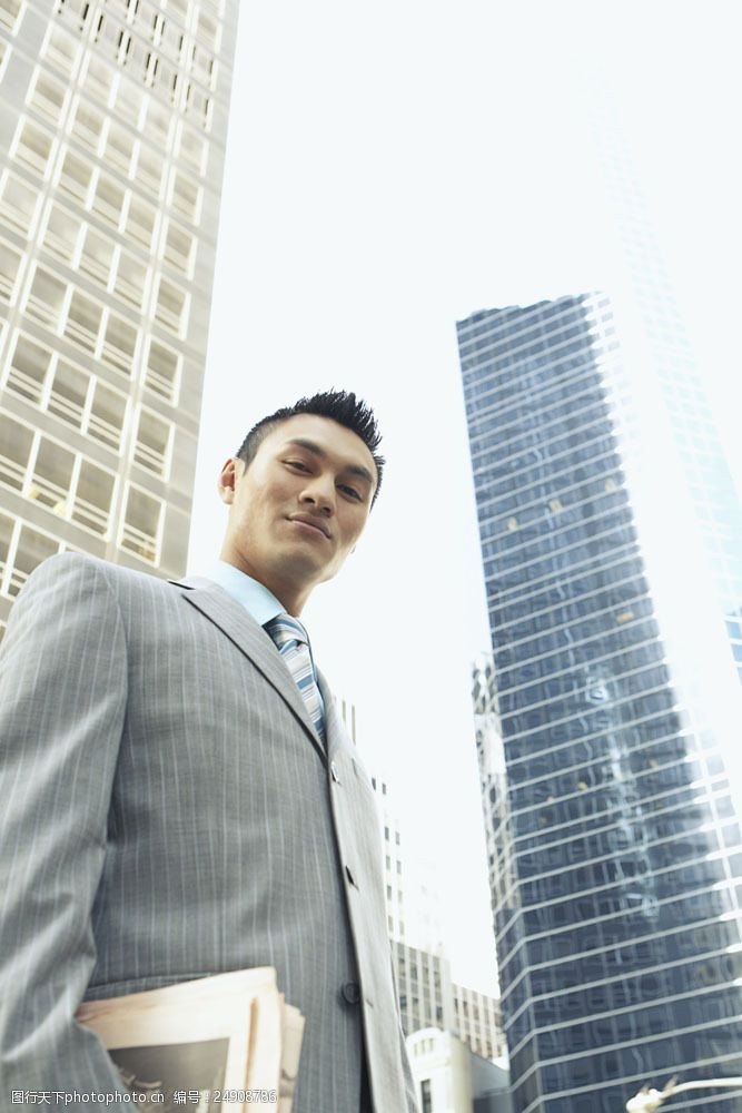 人物 男士 商务人士 男人 中国男人 西装 年轻人 城市 繁华 高楼大厦