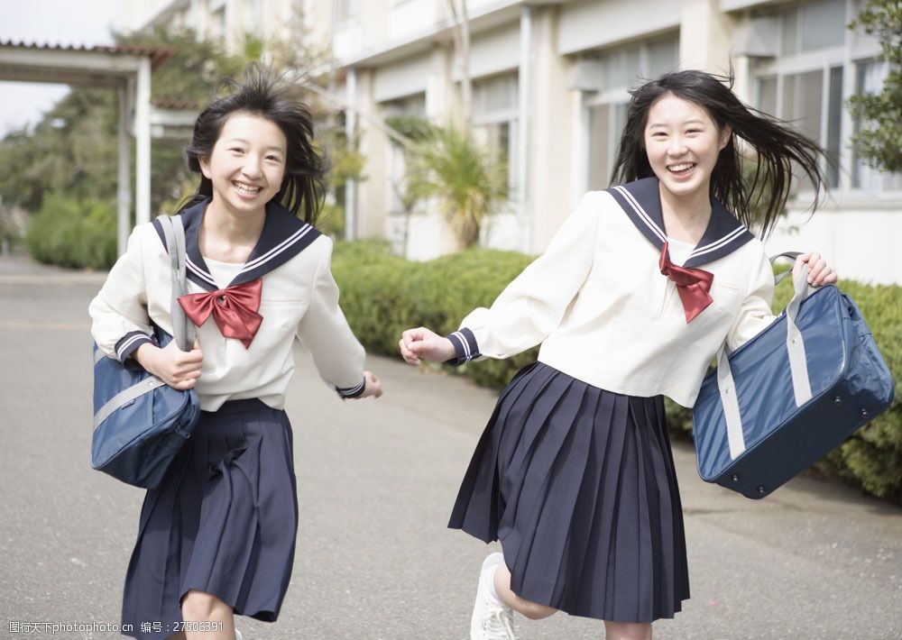 上学的高中女生图片素材 高中生活 高中生 中学 青年 美女 女孩 女生