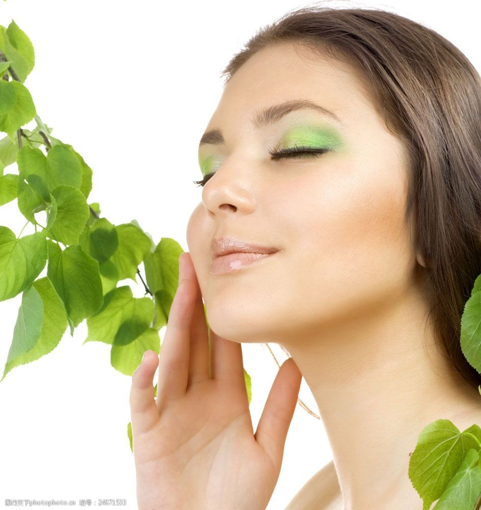 陶醉的女模特图片