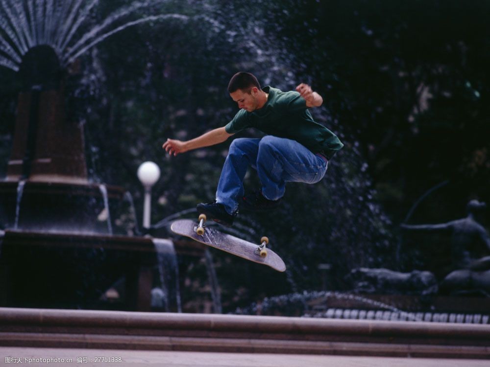 滑板青年男生图片