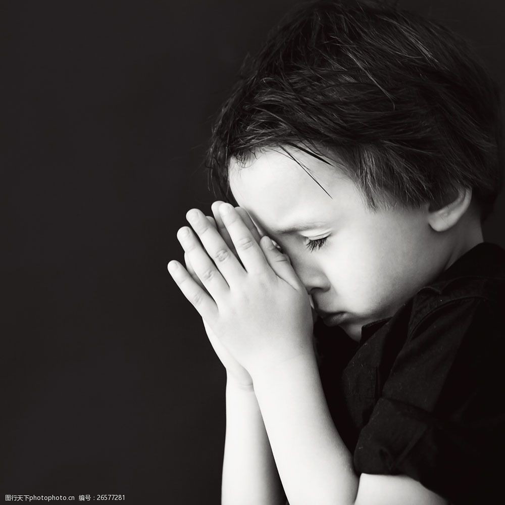 小男孩祷告头像图片