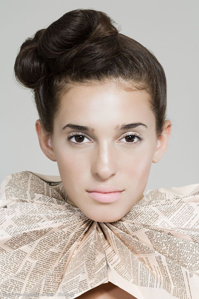 利用 神采飞扬 美女 时装 服饰 公益广告 环保素材 环保时装 服装设计