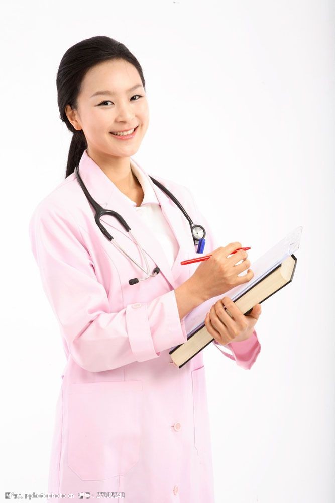 手拿书本微笑的女医生图片