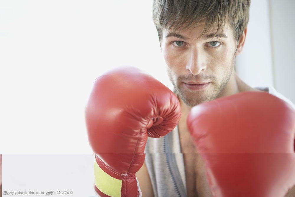 准备打拳的男人图片
