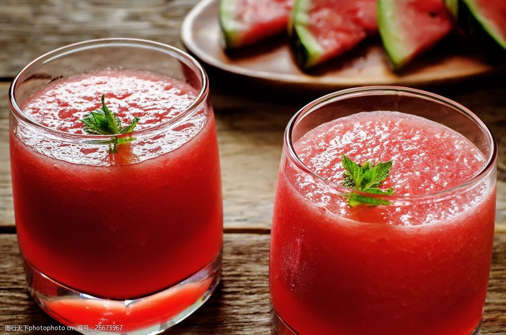 红色西瓜汁图片