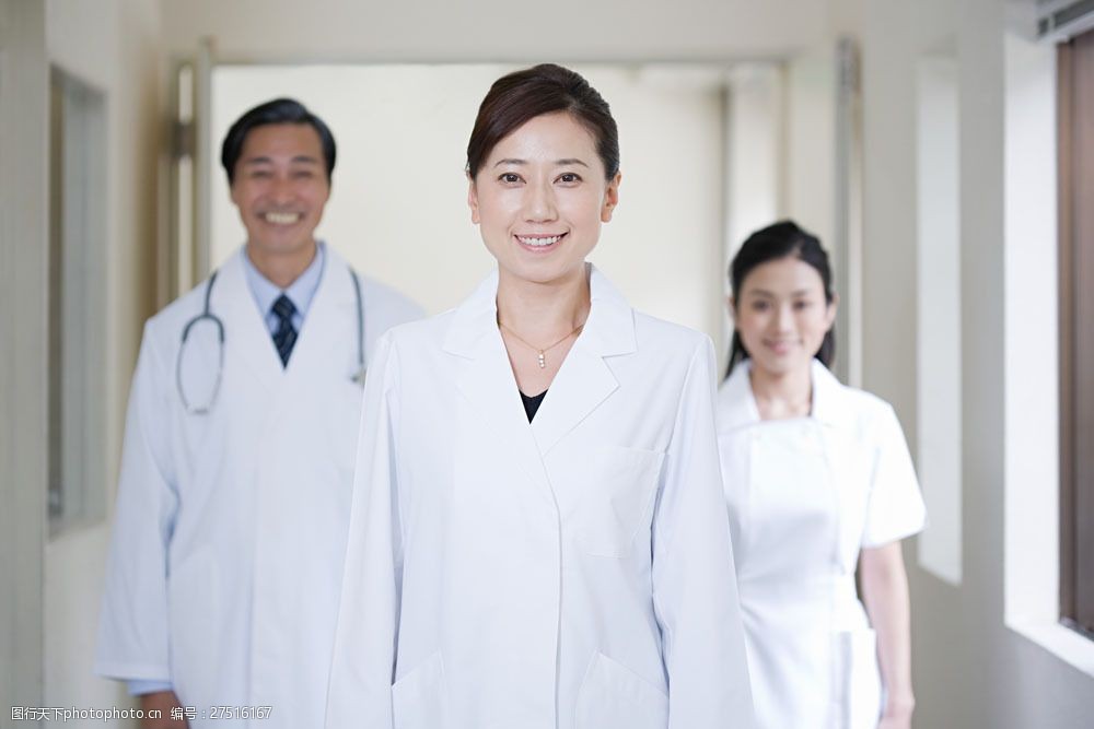 中年男女医生与护士摄影图片