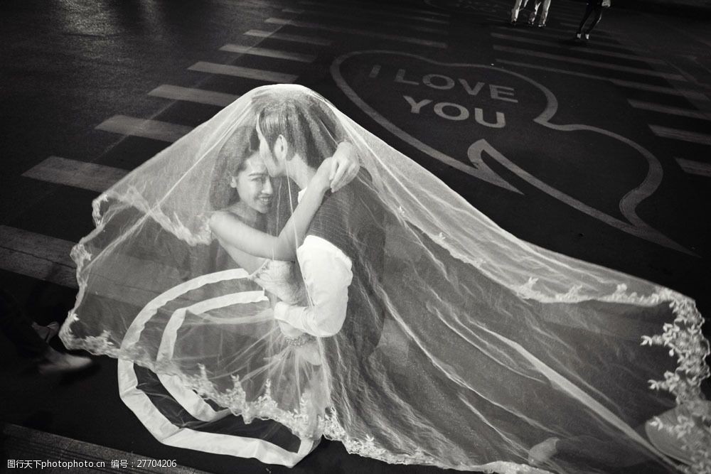 披着头纱的新人图片