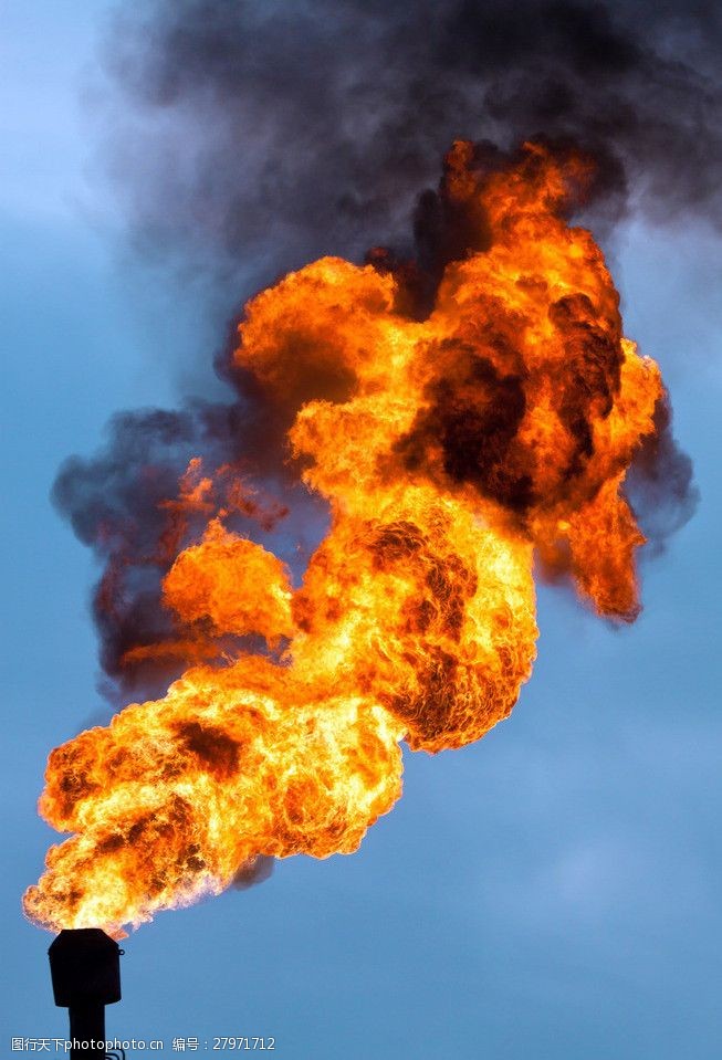 工厂烟筒火焰浓烟图片