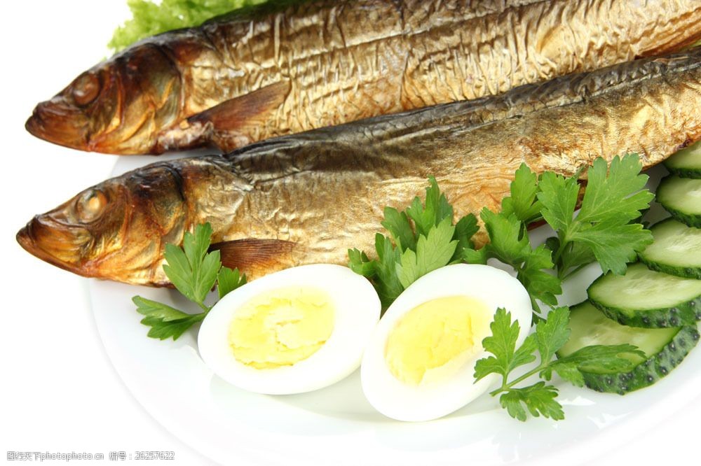 鸡蛋与熏鱼图片