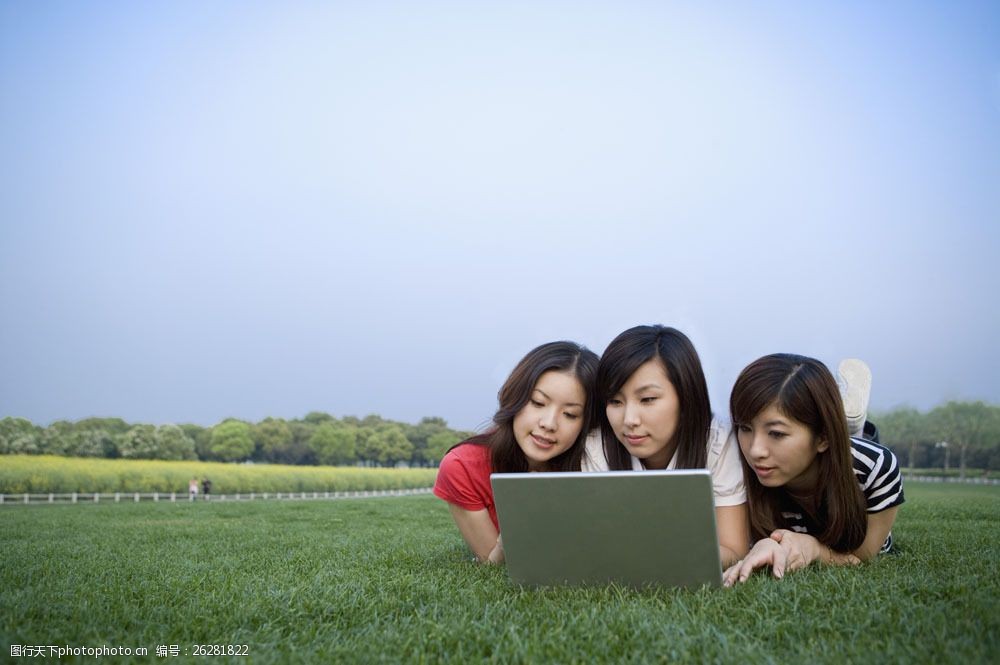 设计图库 高清素材 人物 关键词:草地上的女孩图片图片素材 活力青年