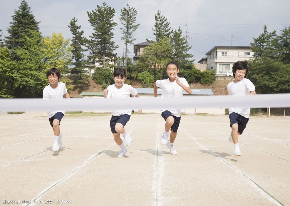 跑步比赛的学生图片